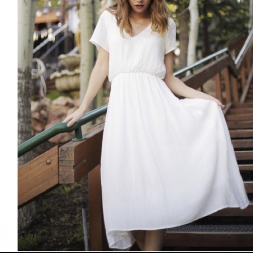 NWt WHITE SHORT SLEEVE MIDI DRESS